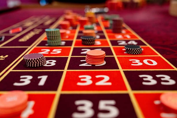 Hacksaw Gaming slot titles and live-dealer interface on eyangtogel live